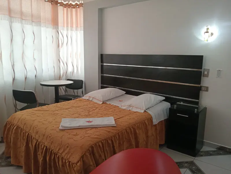 habitacion con detalles modernos en hostal queen