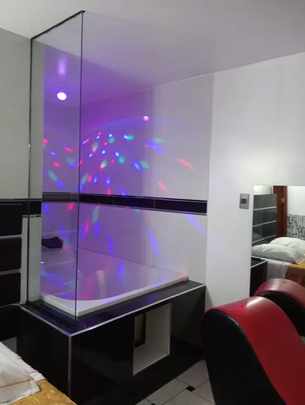 cama matrimonial en hostal queen